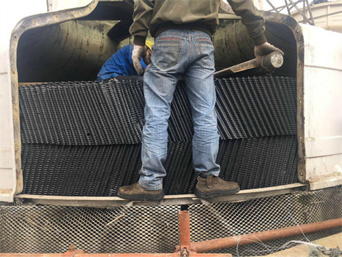 圓形<a href=http://www.wangkuandian.cn/tags21_0.html target=_blank class=infotextkey>冷卻塔填料</a>更換和安裝